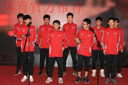 民族才艺亮相青运会大连赛区联欢会 180人大联欢尽显青春活力 民族才艺亮相青运会大连赛区联欢会 180人大联欢尽显青春活力